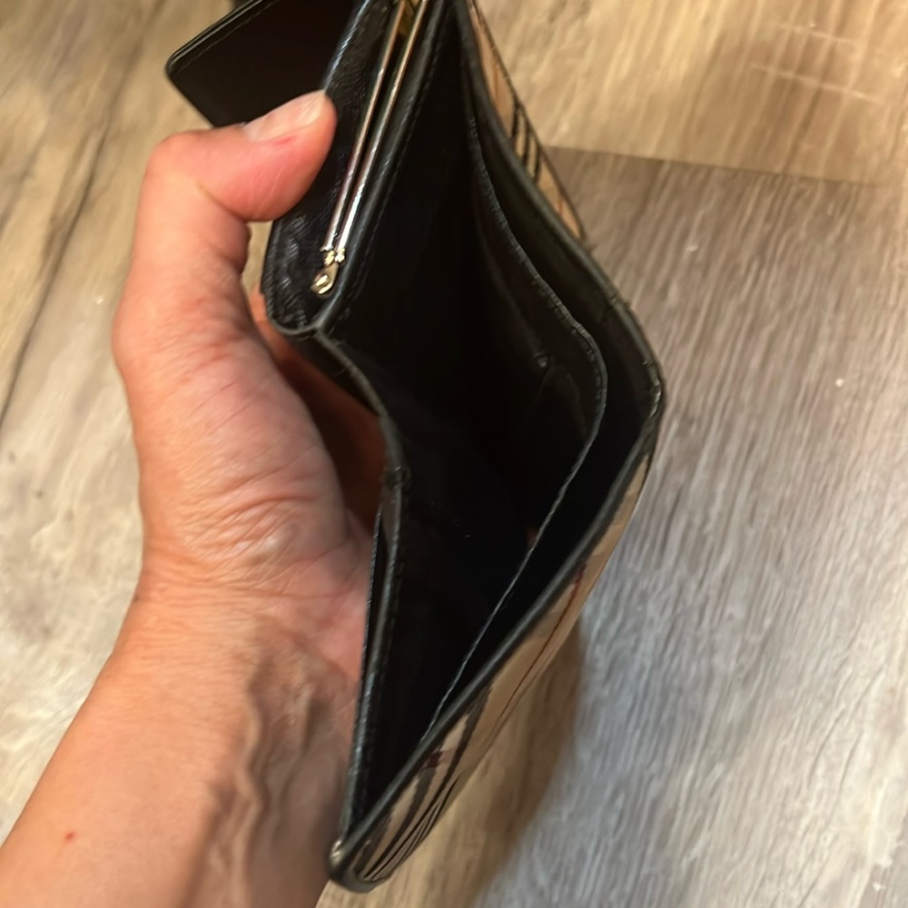 Pre loved Burberry wallet - Picture 10 of 10